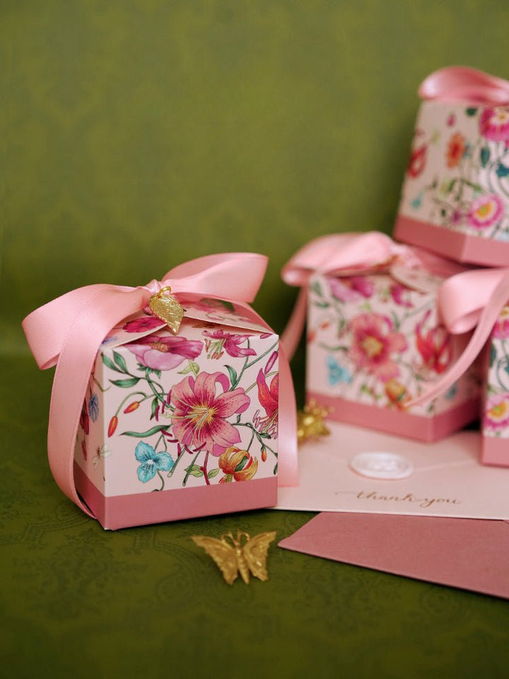 10 pieces of giftbox for Pink Wedding Sugar Chocolate, each measuring 5x5x5cm.