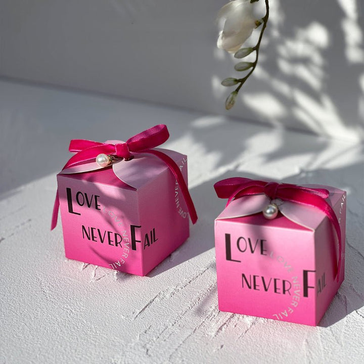 10 pieces of gift boxes for Pink Wedding Sugar Chocolate, each measuring 5x5x5cm.