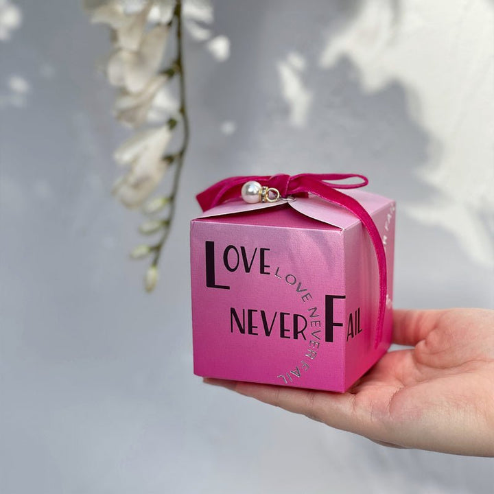 10 pieces of small gift boxes for Pink Wedding Sugar Chocolate, each measuring 5x5x5cm.