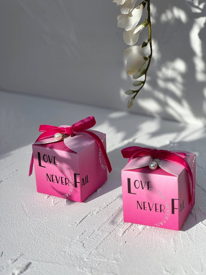 10 pieces of giftbox for Pink Wedding Sugar Chocolate, each measuring 5x5x5cm.