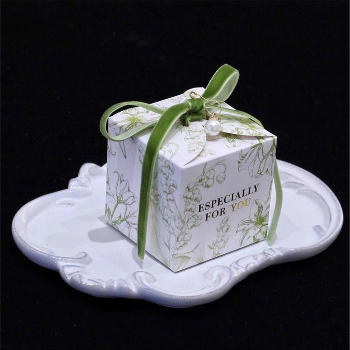 10 pieces of dollar tree gift boxes for Pink Wedding Sugar Chocolate, each measuring 5x5x5cm.