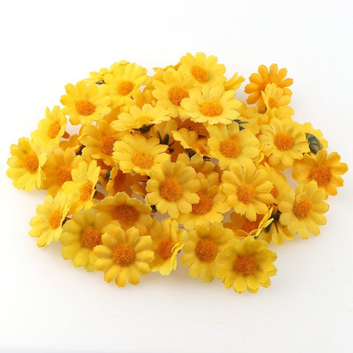 2.5cm Artificial Daisy Flower Heads Pack 100 is a perfect addition to your florist supplies collection.