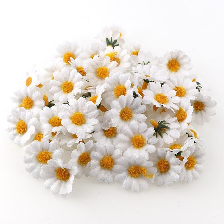 2.5cm Artificial Daisy Flower Heads Pack 100 is a perfect addition to your decorative floral collection.