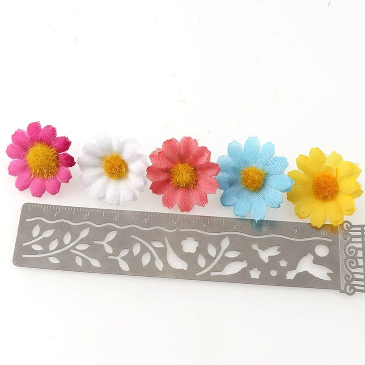 2.5cm Artificial Daisy Flower Heads Pack 100 is a perfect addition to your floral supply collection.