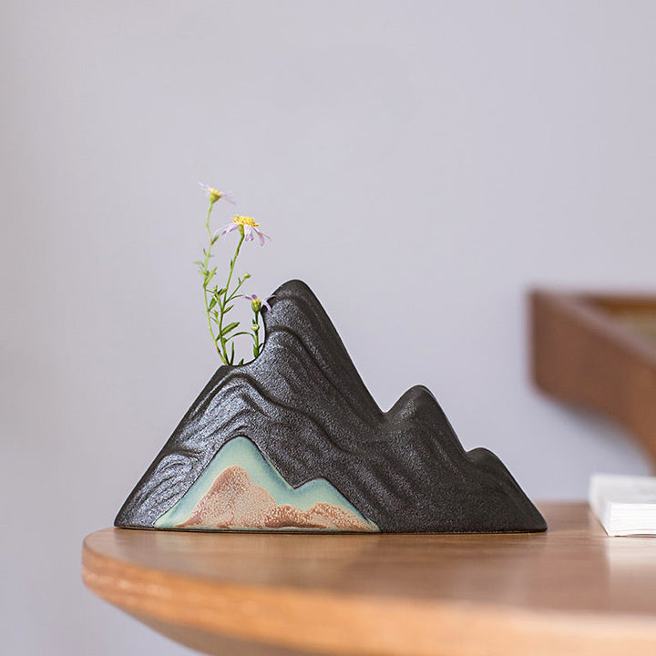 Mountain-shaped Ceramic Flower Vase