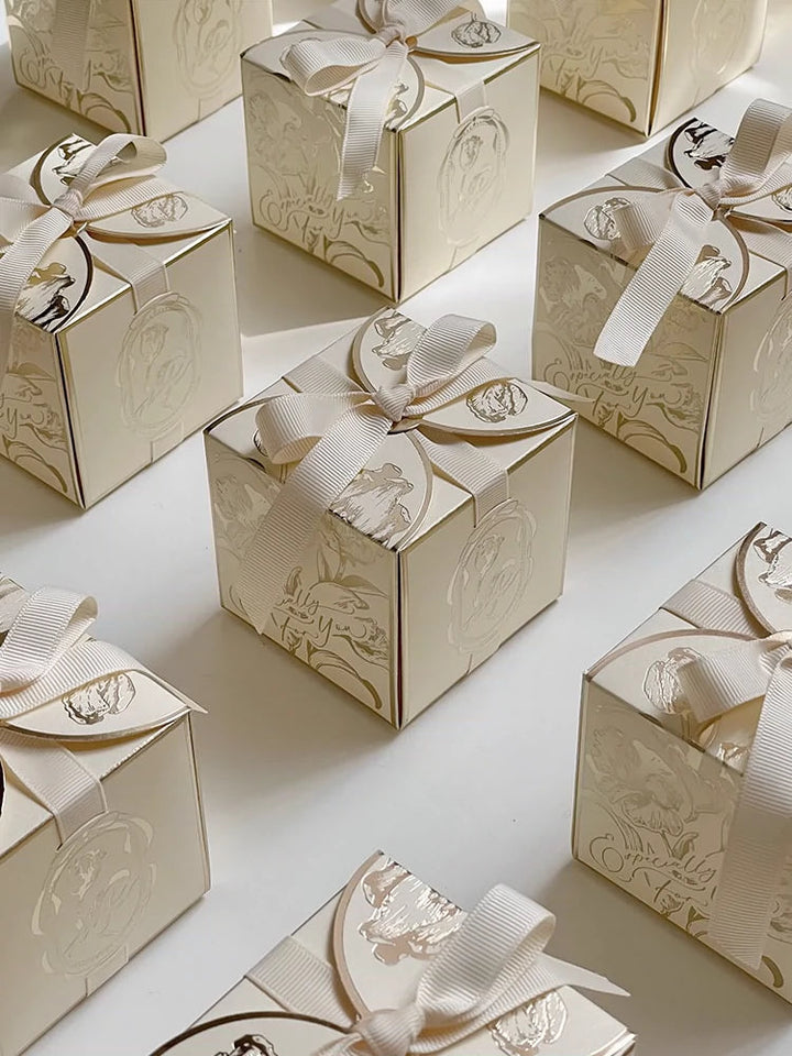 10 pieces of boxes for gifts for Pink Wedding Sugar Chocolate, each measuring 5x5x5cm.