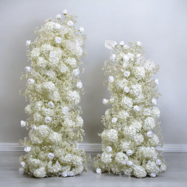 Luxurious white floral pillars adorned with delicate baby's breath and roses, perfect for elegant wedding ceremonies and refined event decor.







