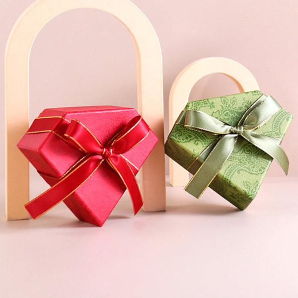 10 pieces of gift boxes for Pink Wedding Sugar Chocolate, each measuring 5x5x5cm.