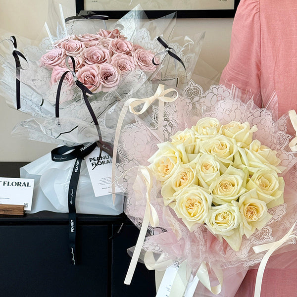 Cellophane Wrap with Floral Lace Border Pack 20 (57x57cm)