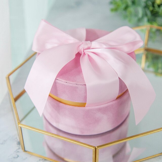 10 pieces of dollar tree gift boxes for Pink Wedding Sugar Chocolate, each measuring 5x5x5cm.